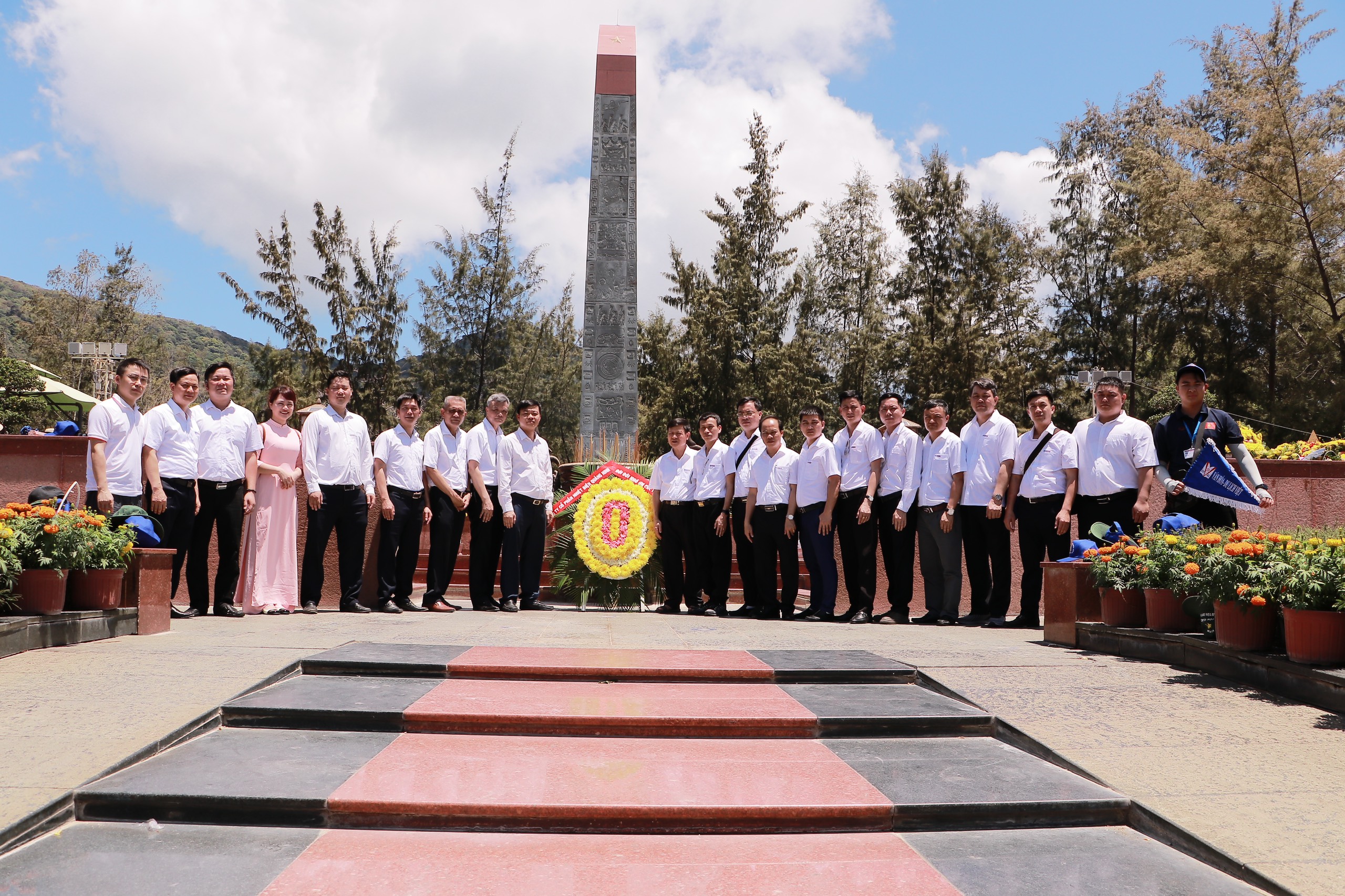 Đảng ủy Công ty cổ phần Nhiệt điện Quảng Ninh tổ chức Chương trình Về nguồn năm 2023