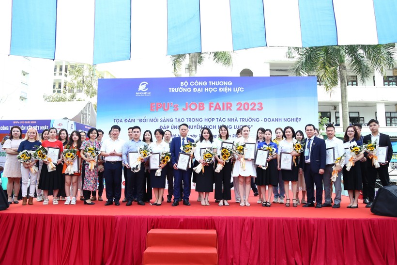 Trường Đại học Điện lực Hơn 3 000 cơ hội việc làm cho sinh viên tại Ngày hội việc làm