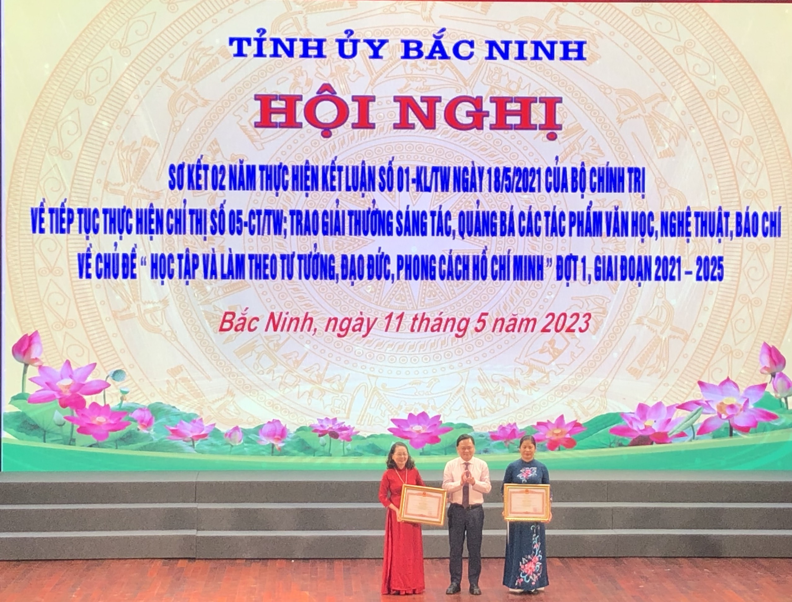 Đề cao trách nhiệm nêu gương trong học và làm theo Bác