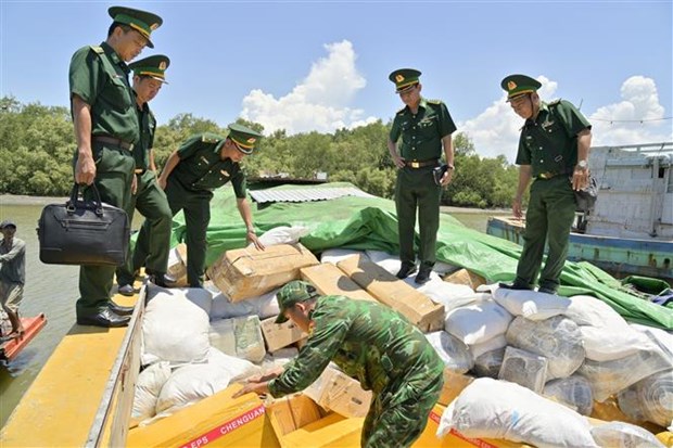 Phát hiện tàu chở lượng lớn hàng hóa vô chủ tại Kiên Giang