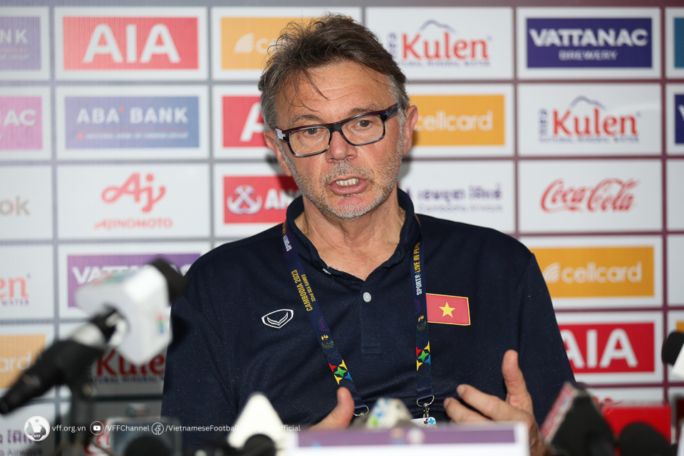 HLV Troussier “U22 Indonesia là đối thủ khá mạnh”
