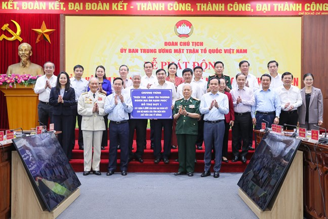 Hơn 280 tỷ đồng tương đương 5 600 căn nhà đại đoàn kết tới người nghèo Điện Biên