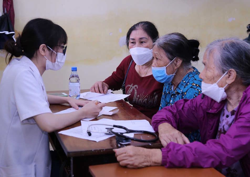 100 000 người dân được tư vấn, khám bệnh trực tiếp và trực tuyến