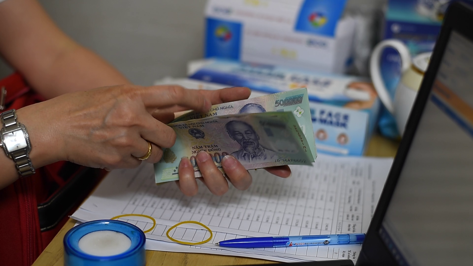 Từ ngày 01 7 2023, mức lương cơ sở là 1,8 triệu đồng tháng