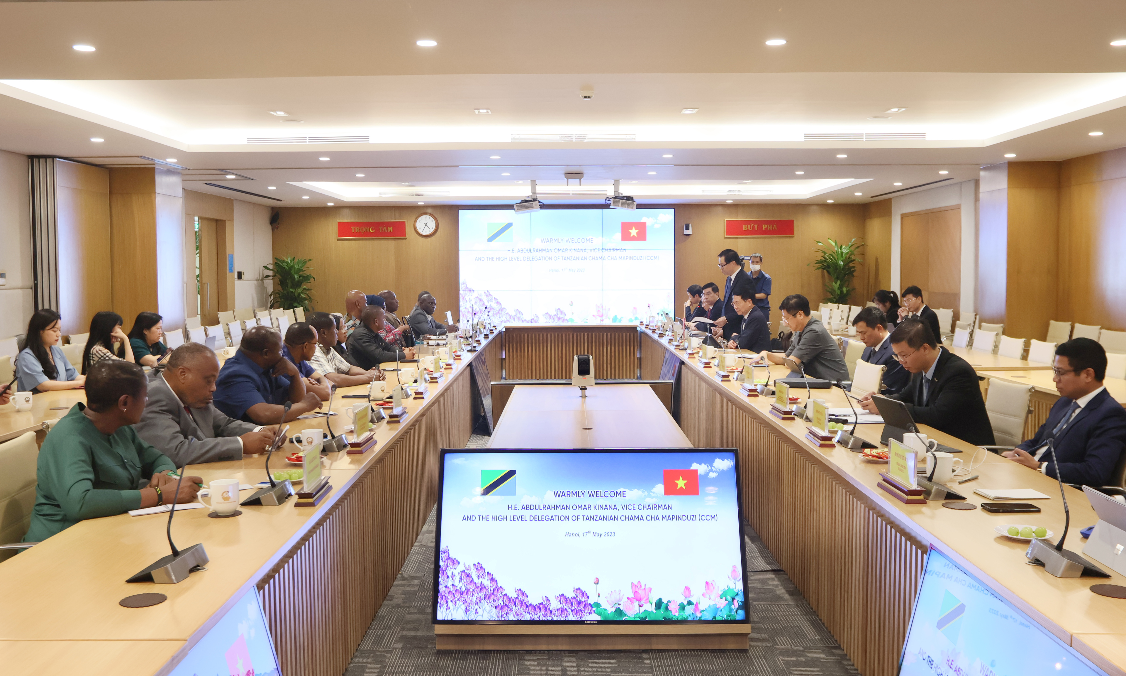 Việt Nam - Tanzania Trao đổi kinh nghiệm xây dựng chính sách, chiến lược, đẩy nhanh chuyển đổi số