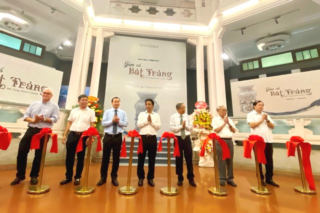Giới thiệu bộ sưu tập “Gốm cổ Bát Tràng” từ thế kỷ 14 đến thế kỷ 20