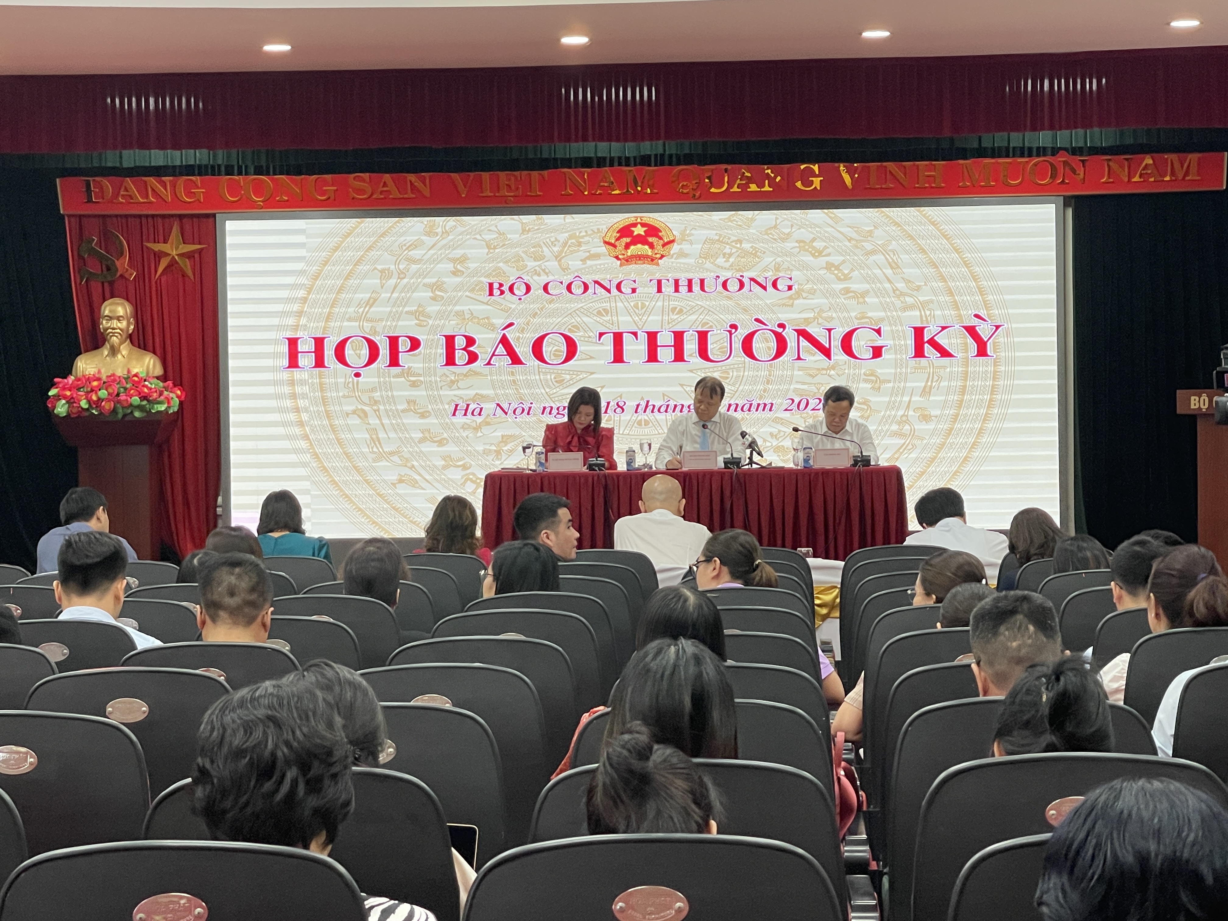 Đẩy nhanh tiến độ thực hiện Quy hoạch điện VIII