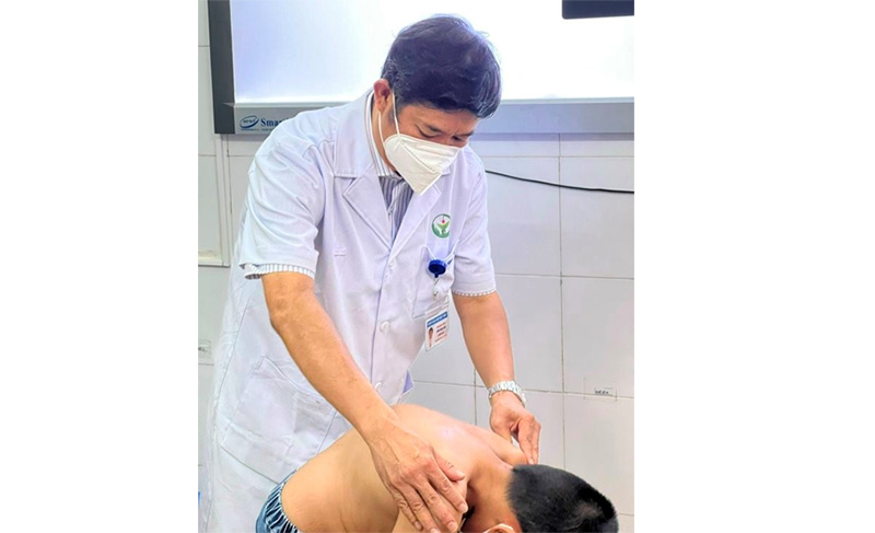 Khám, tư vấn miễn phí bệnh vẹo cột sống ở trẻ em