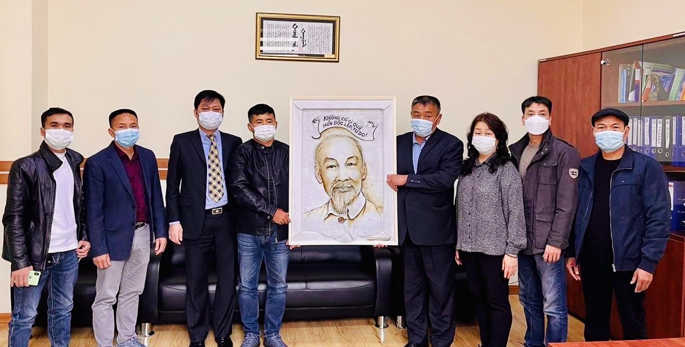 Bài 4 Trường Hồ Chí Minh trên đất nước thảo nguyên - biểu tượng cao đẹp tình hữu nghị Việt Nam và Mông Cổ