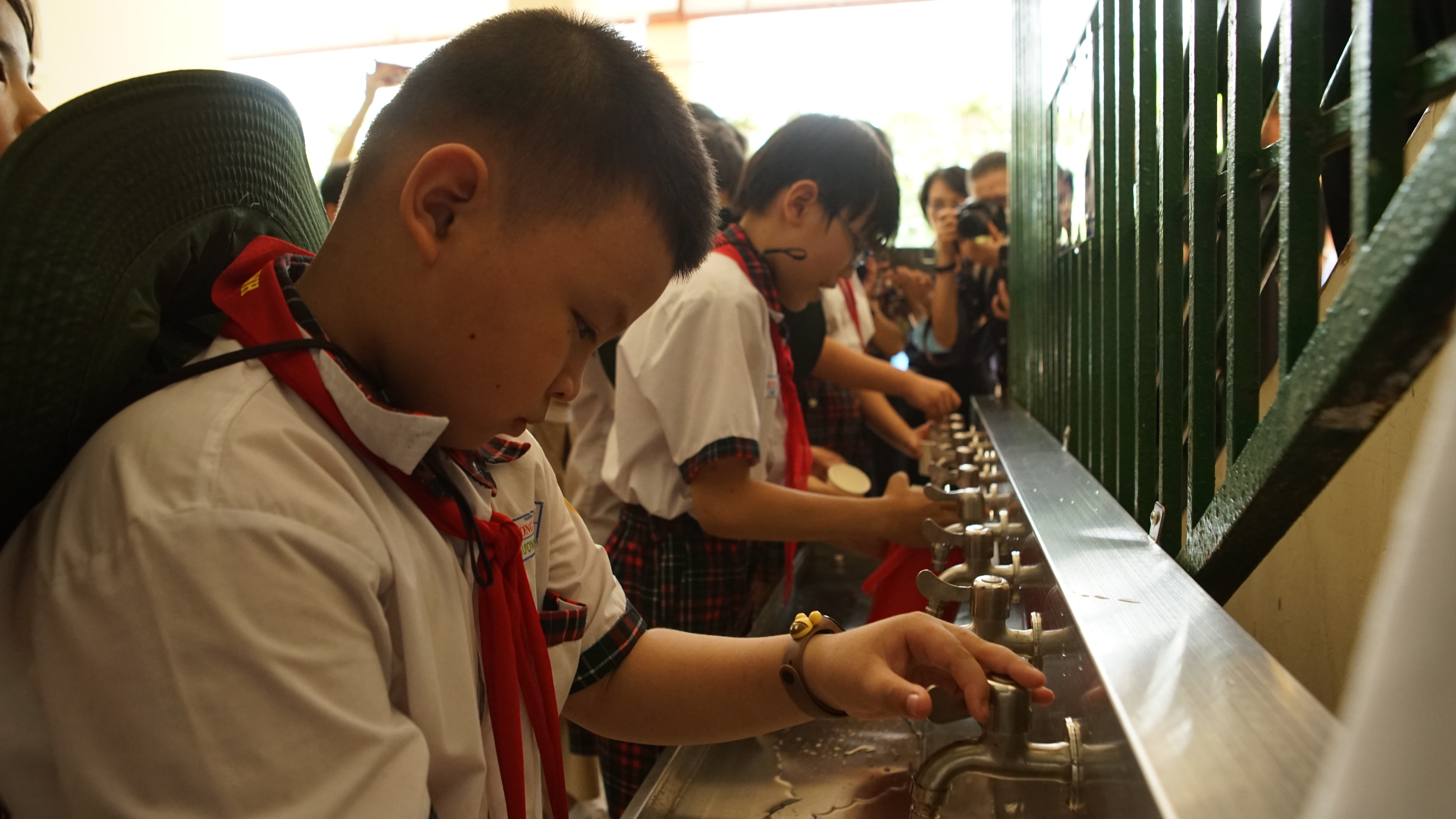 Bàn giao 05 hệ thống lọc nước RO cho các trường học khó khăn tại TP Hồ Chí Minh