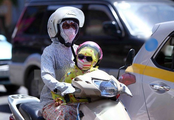 Nắng nóng liên tục, làm gì để phòng tránh cho trẻ bị say nắng