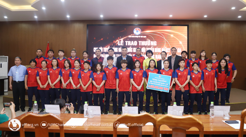 Trao thưởng Đội tuyển Bóng đá đạt thành tích cao tại SEA Games 32