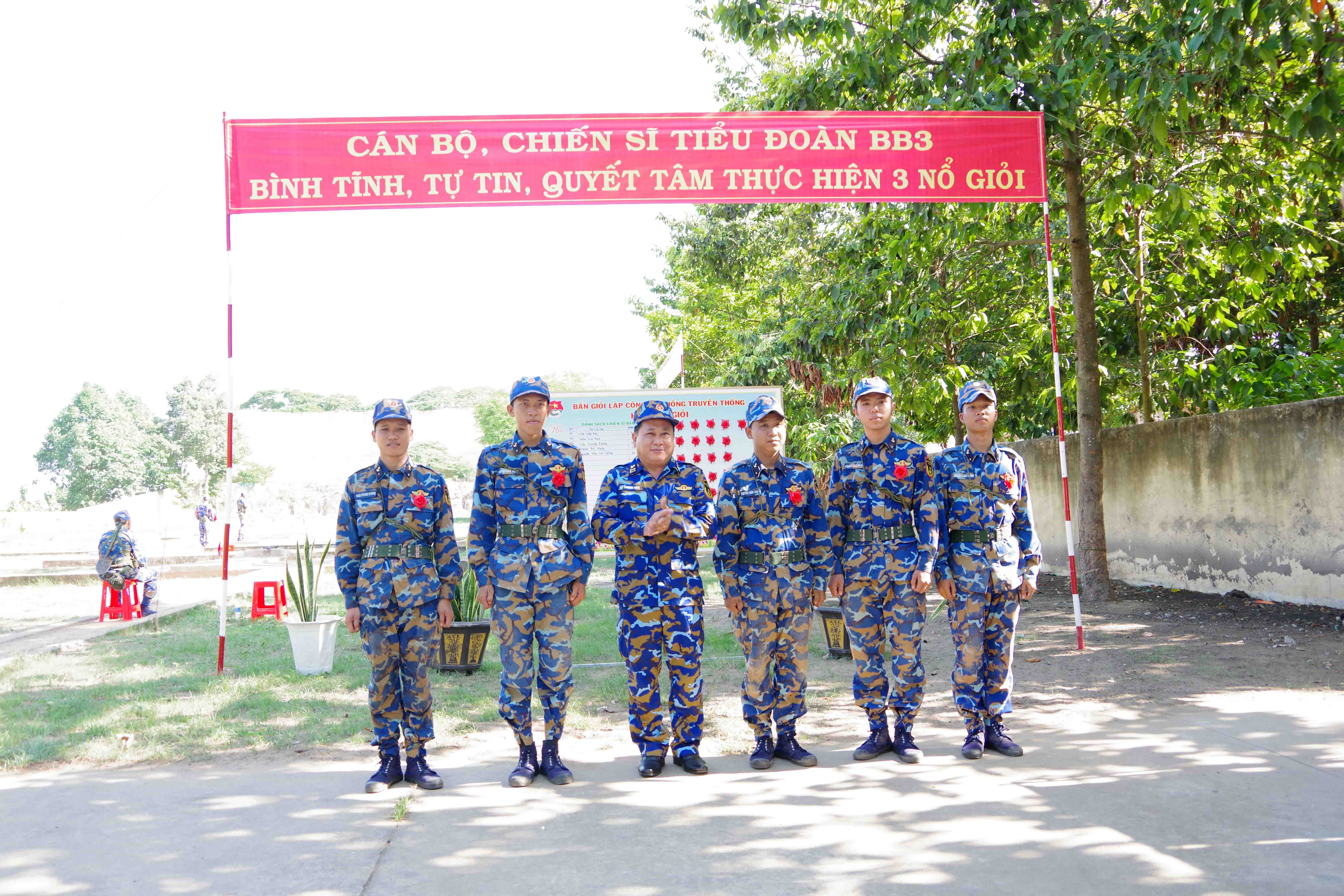 Lữ đoàn 962 Chiến sỹ mới tự tin bước vào kiểm tra “3 tiếng nổ”