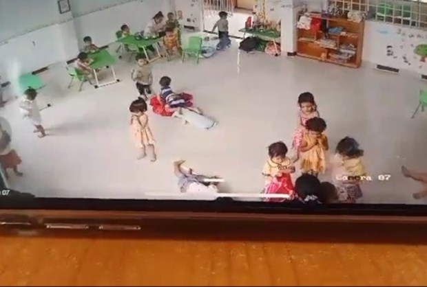 Đình chỉ công tác cô giáo mầm non tát bé trai trong bữa ăn