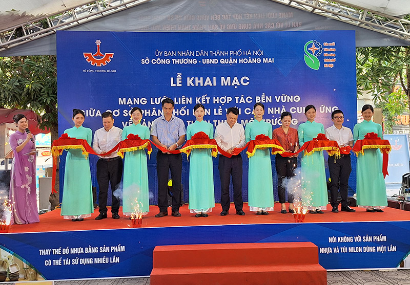 Liên kết hợp tác giữa cơ sở phân phối bán lẻ với các nhà cung ứng sản phẩm thân thiện môi trường năm 2023