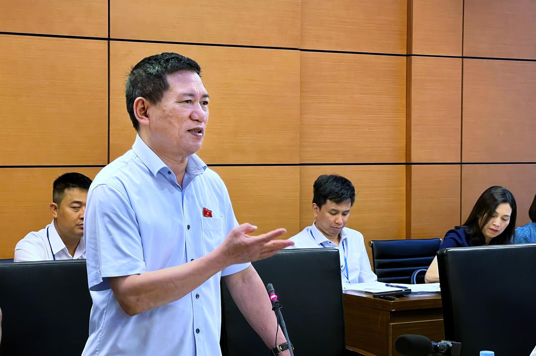 Cần thực hiện một luật sửa nhiều luật để gỡ vướng những rào cản