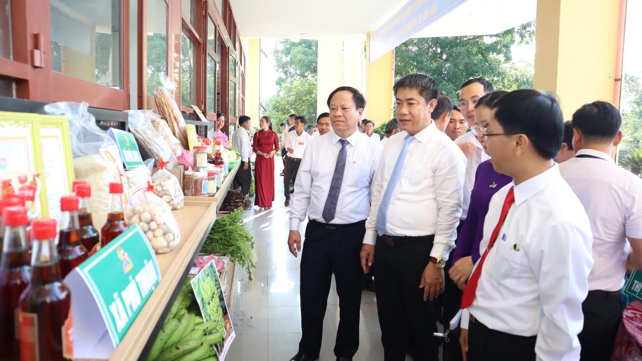 Tạo việc làm và nguồn vốn, nâng cao đời sống cho nông dân