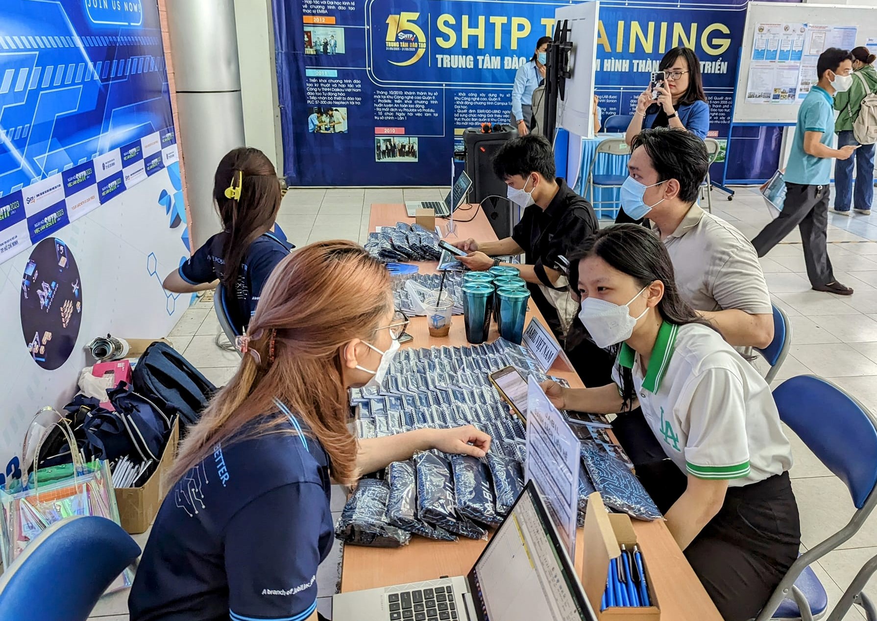 Nhiều cơ hội việc làm tại Ngày hội việc làm Khu công nghệ cao