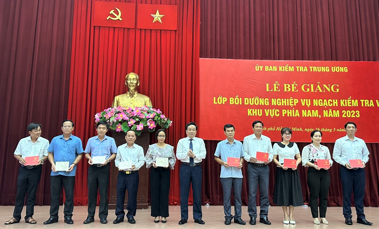 Bế giảng Lớp bồi dưỡng nghiệp vụ Kiểm tra viên khu vực phía Nam năm 2023