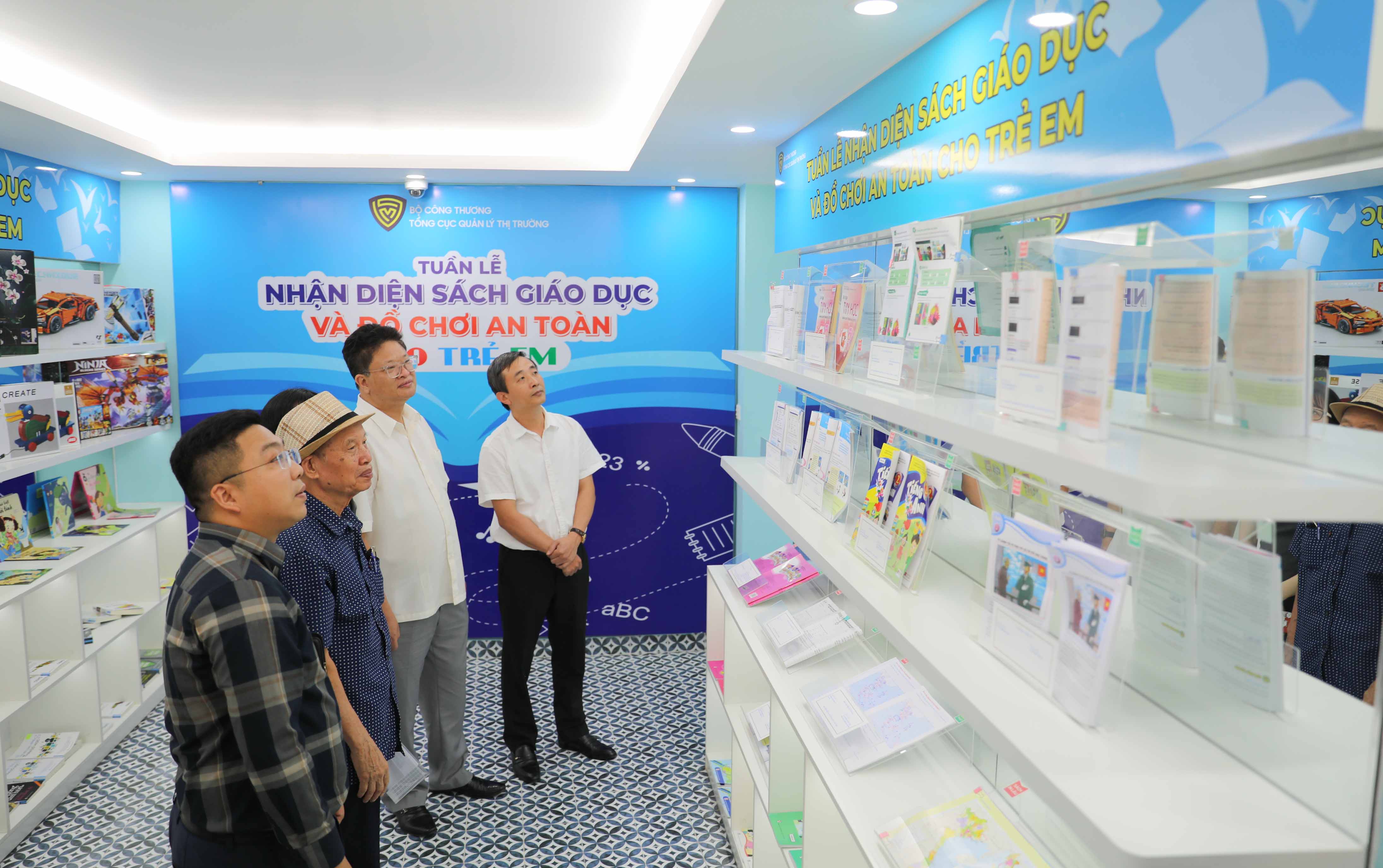Nhận diện sách giáo dục và đồ chơi an toàn cho trẻ em