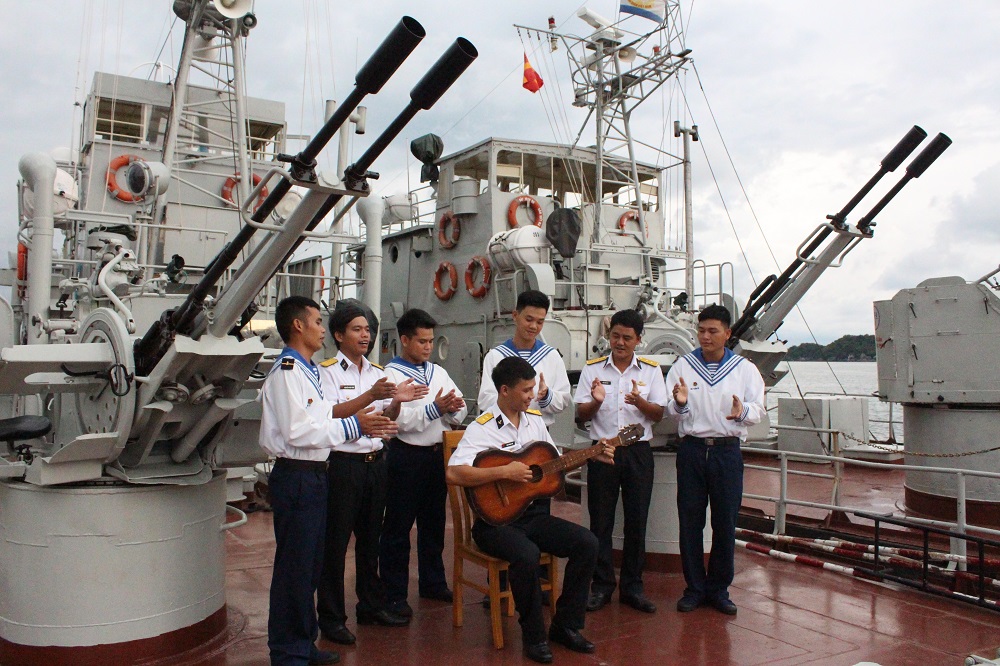 Đổi mới giáo dục chính trị ở Vùng 5 Hải quân