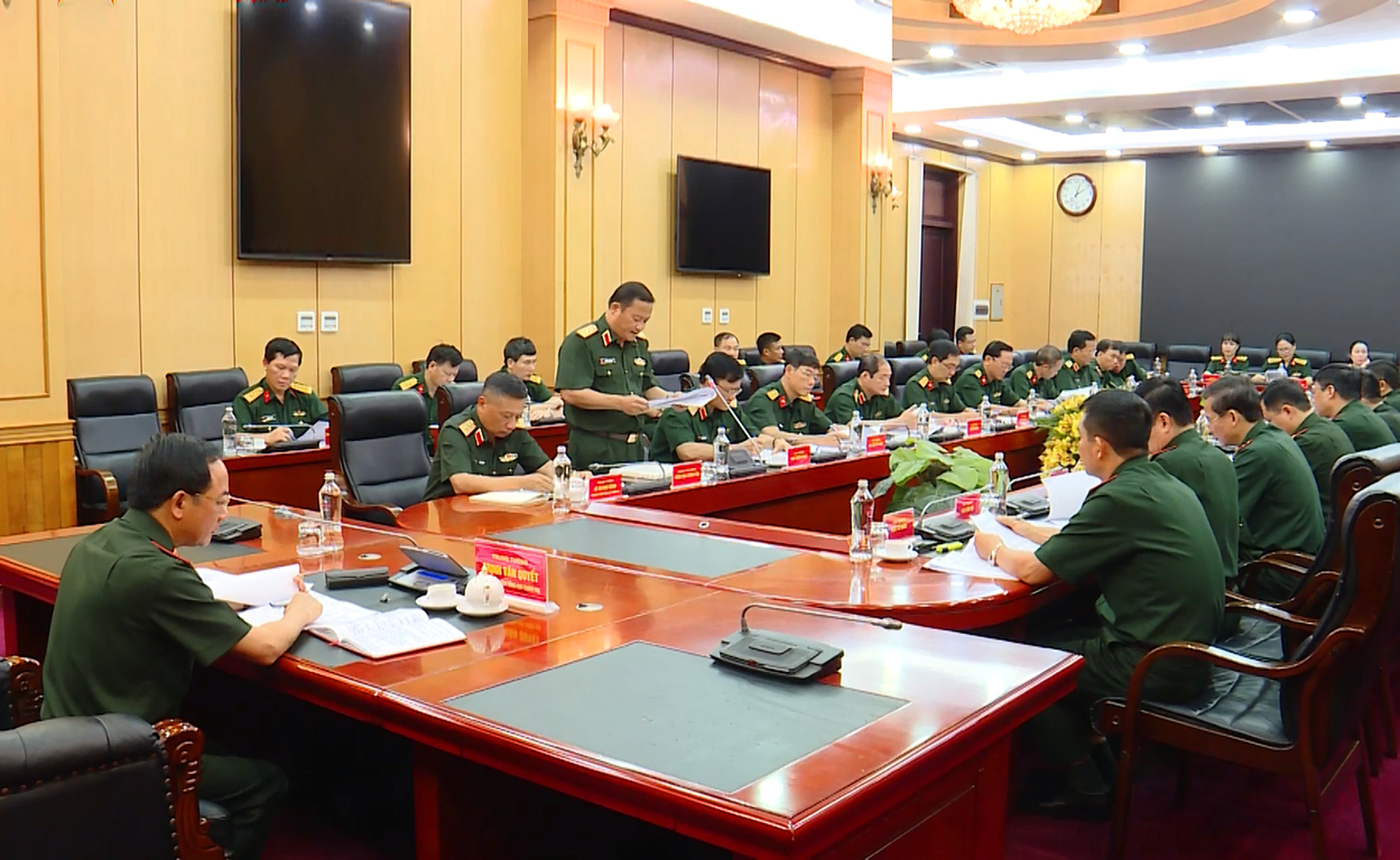 Triển khai toàn diện công tác Đảng, công tác chính trị trong toàn quân