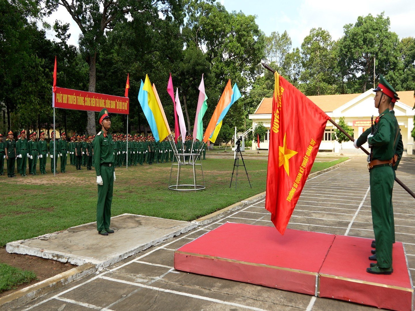 Trường Sĩ quan Kỹ thuật quân sự Trần Đại Nghĩa – Vihempich tổ chức Lễ tuyên thệ chiến sĩ mới