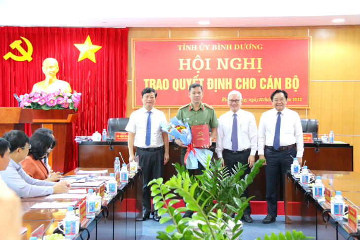 Bình Dương trao quyết định điều động, bổ nhiệm cán bộ