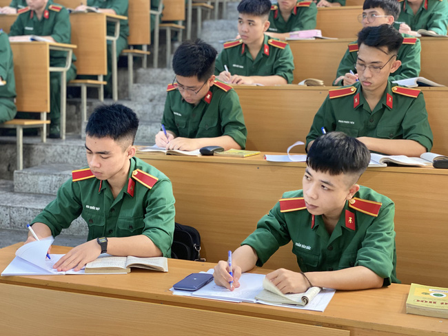 Quy định xét tuyển thẳng và ưu tiên xét tuyển vào các trường Quân đội năm 2023