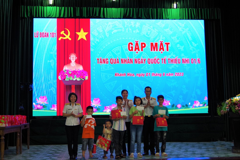 Các đơn vị Hải quân tổ chức nhiều hoạt động nhân ngày 1 6