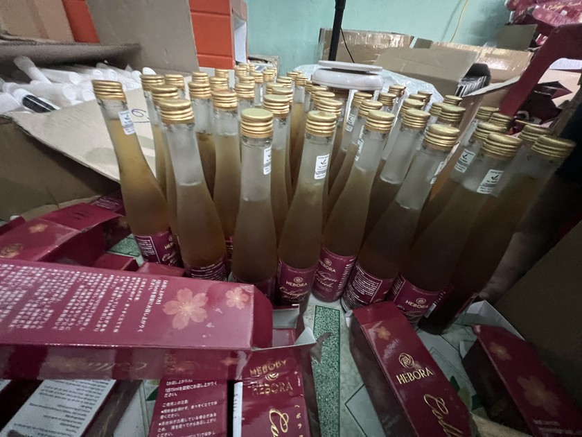 Hà Nội Thu giữ gần 12 000 lọ thực phẩm chức năng nghi là hàng giả