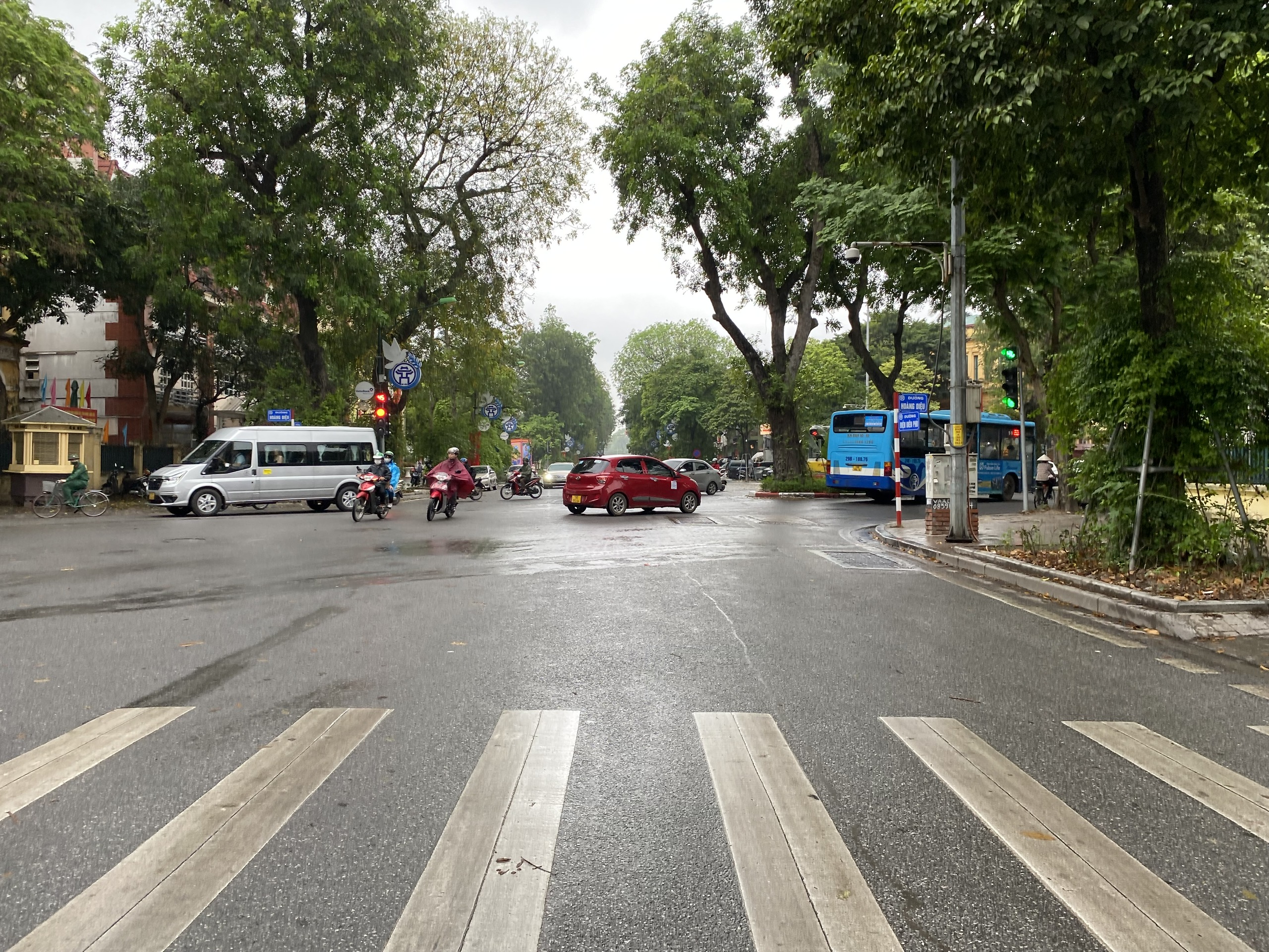 Miền Bắc hạ nhiệt, đón mưa dông vào chiều tối
