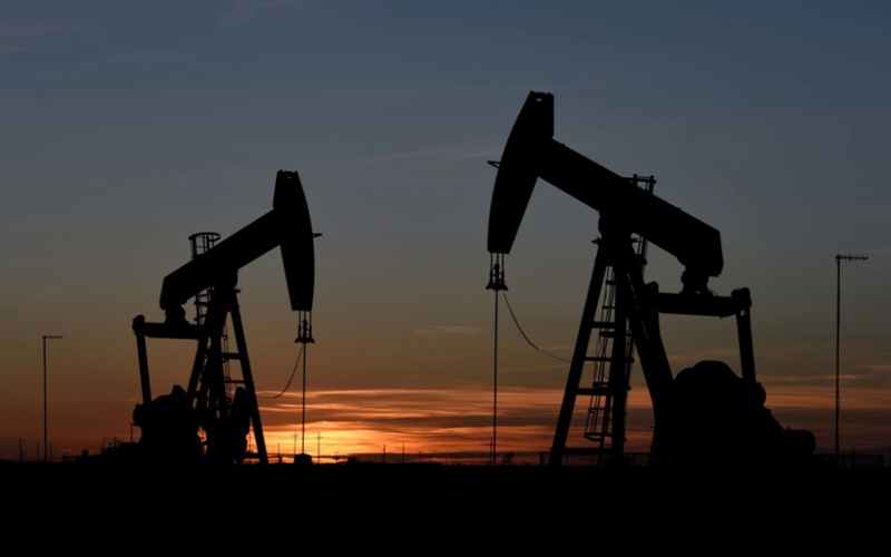 OPEC+ nhất trí tiếp tục cắt giảm sản lượng