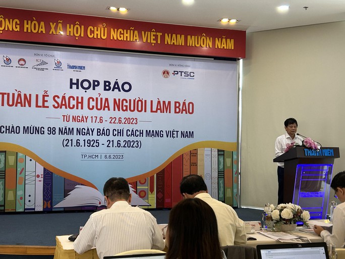 Tuần lễ Sách của người làm báo” tiếp nhận sách trưng bày đợt 2