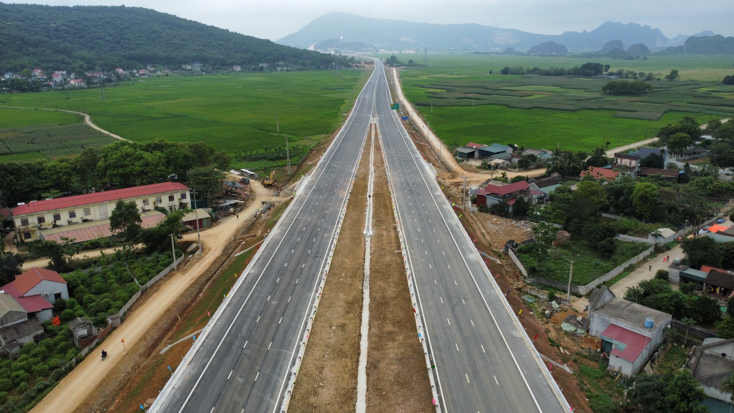 Đồng loạt khởi công 4 dự án cao tốc vào ngày 18 6