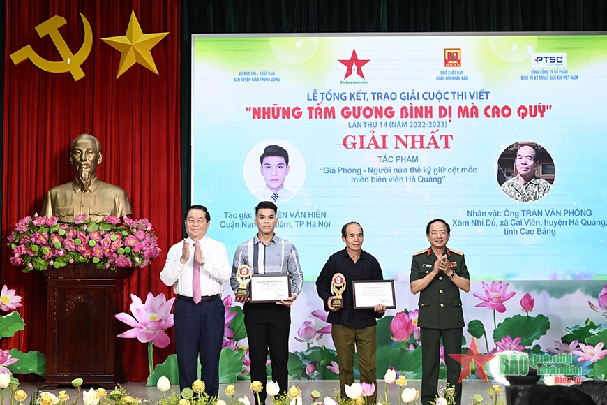 Trao giải Cuộc thi viết “Những tấm gương bình dị mà cao quý” lần thứ 14