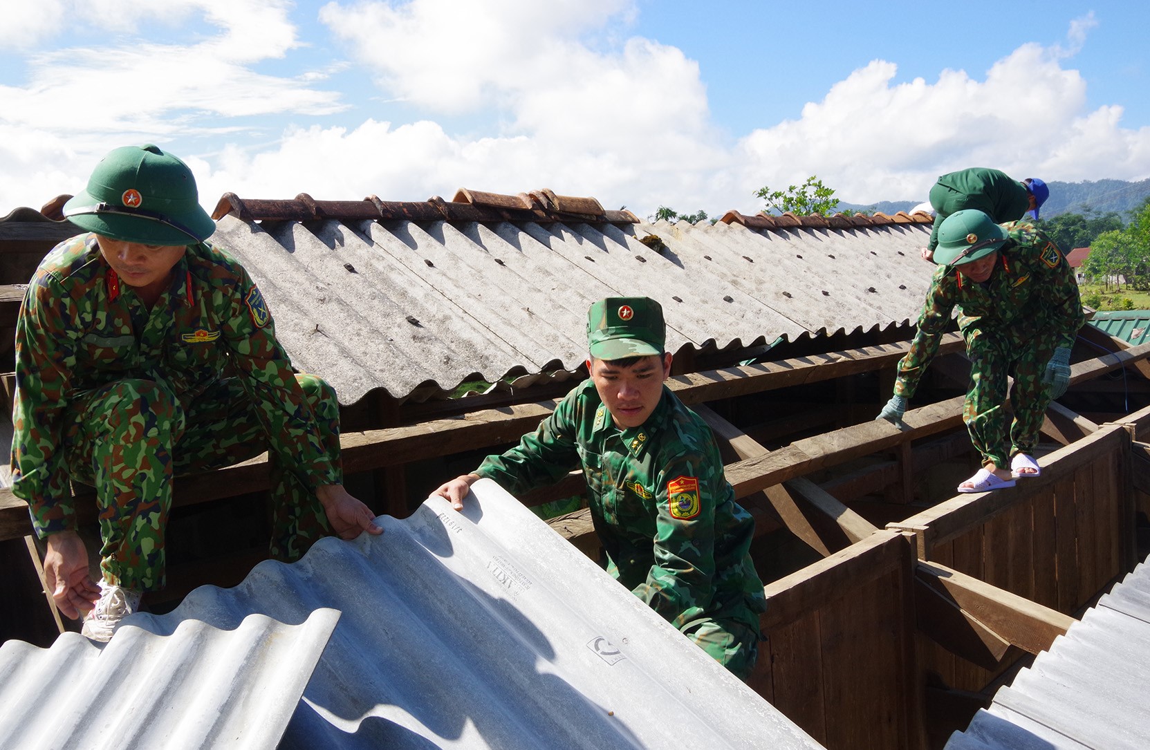 Nghĩa tình quân dân nơi biên giới