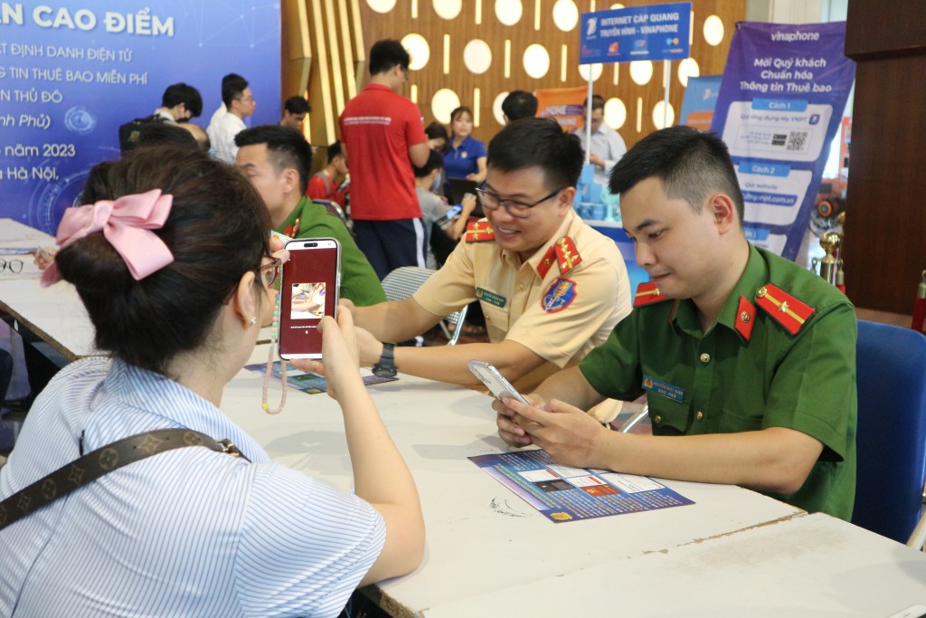 Hà Nội Ra quân 88 đội hình tình nguyện triển khai cấp CCCD và đăng ký định danh điện tử