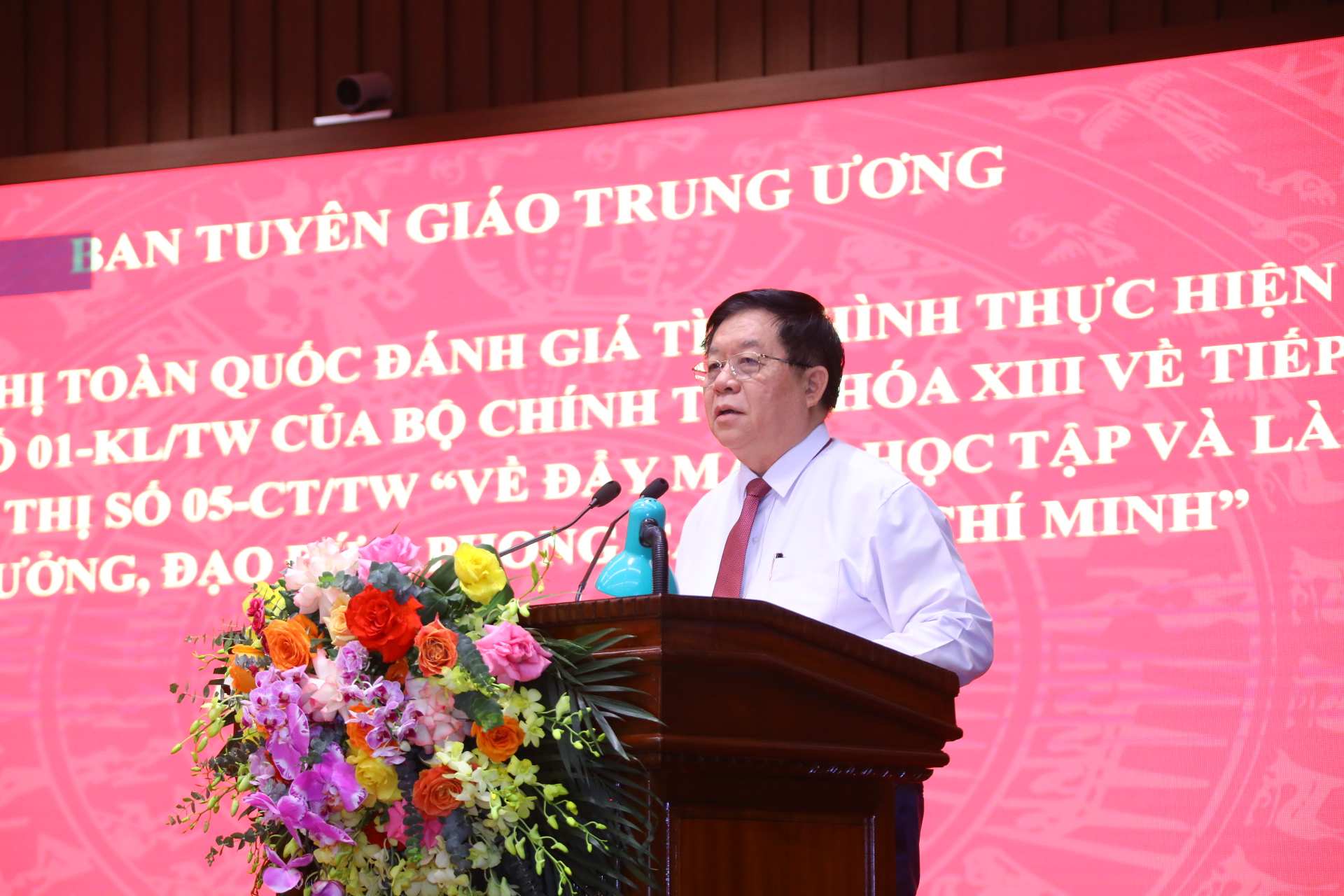 Gương mẫu, tự giác, trách nhiệm trong học tập và làm theo Bác