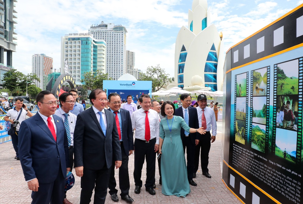 Triển lãm ảnh, chiếu phim quảng bá du lịch tại Khánh Hòa