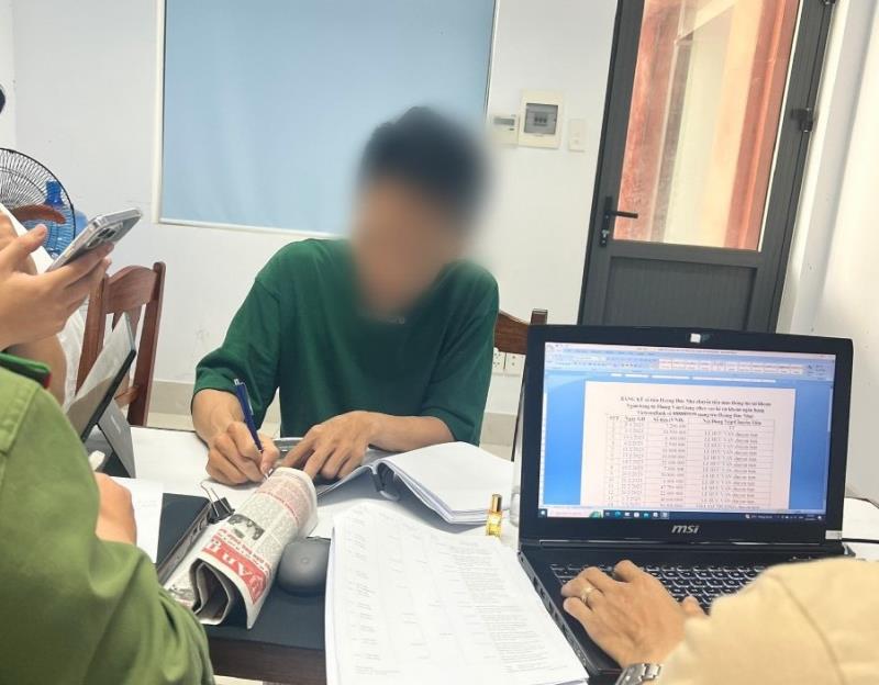 Làm rõ hành vi nhân viên ngân hàng mua bán thông tin tài khoản của khách