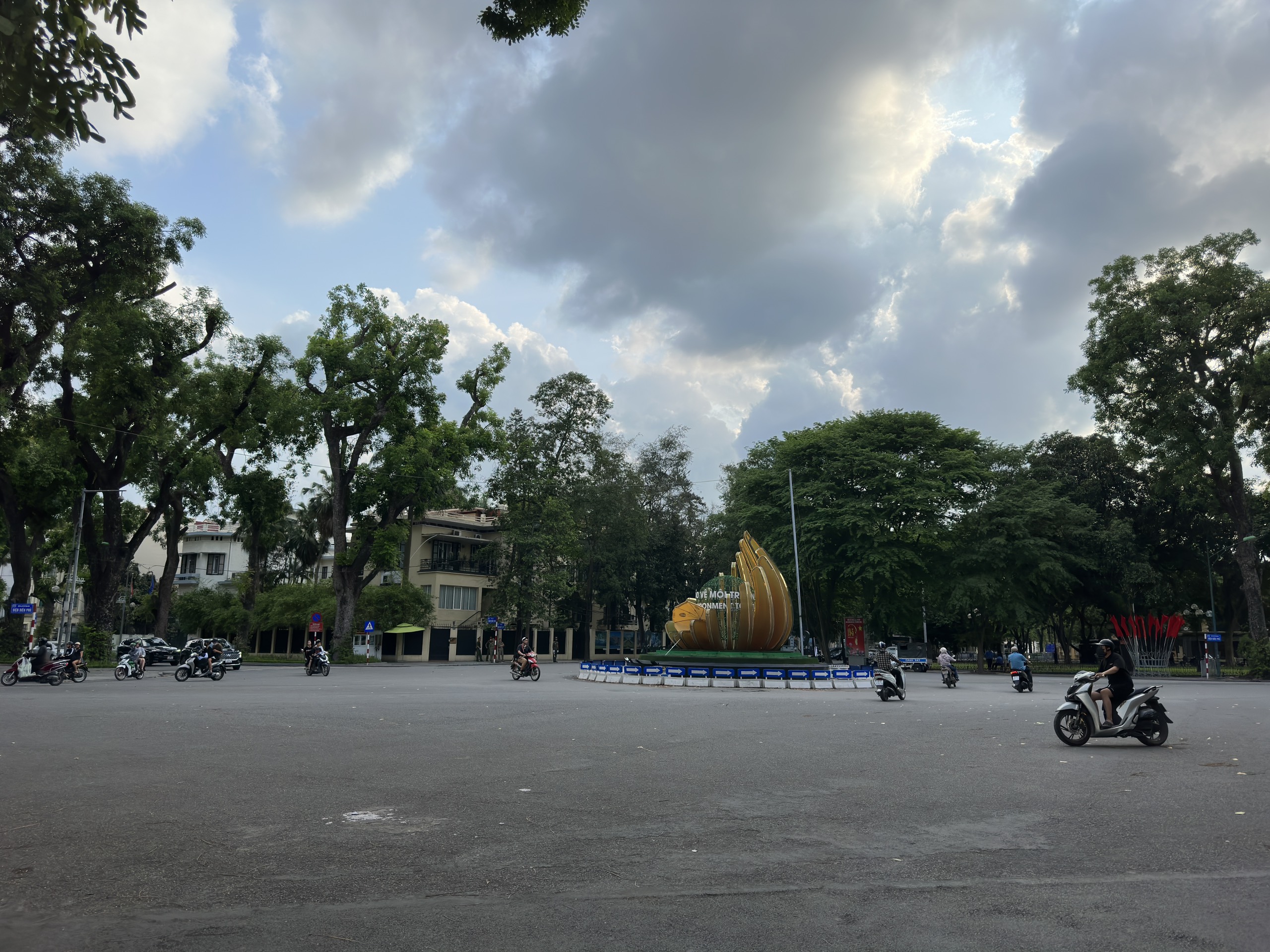 Bắc Bộ ngày nắng, chiều tối có mưa dông