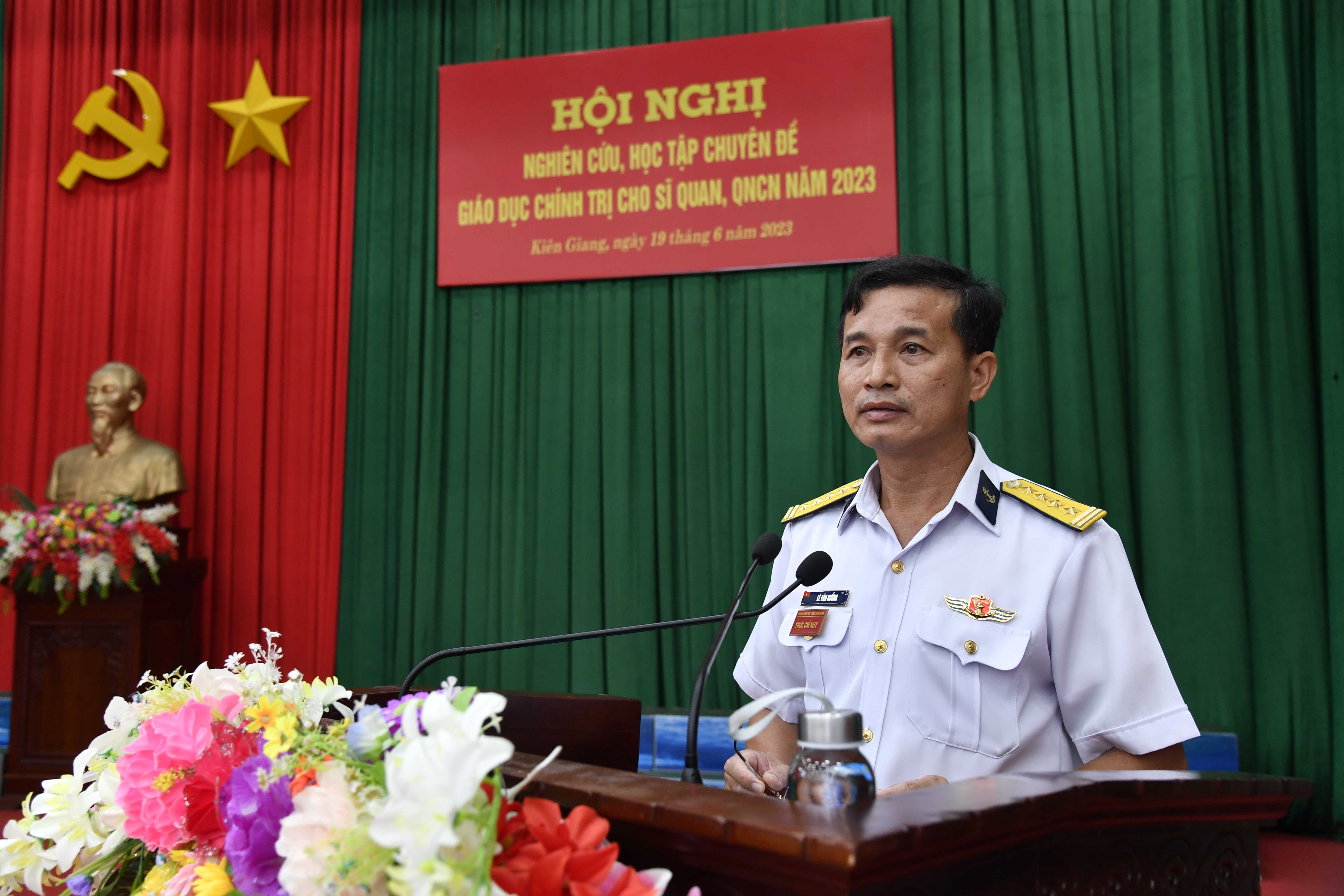 Nâng cao chất lượng giáo dục chính trị cho sĩ quan, quân nhân chuyên nghiệp