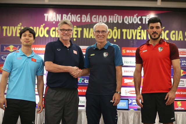 HLV Troussier muốn tuyển Việt Nam nỗ lực ở sân chơi quốc tế