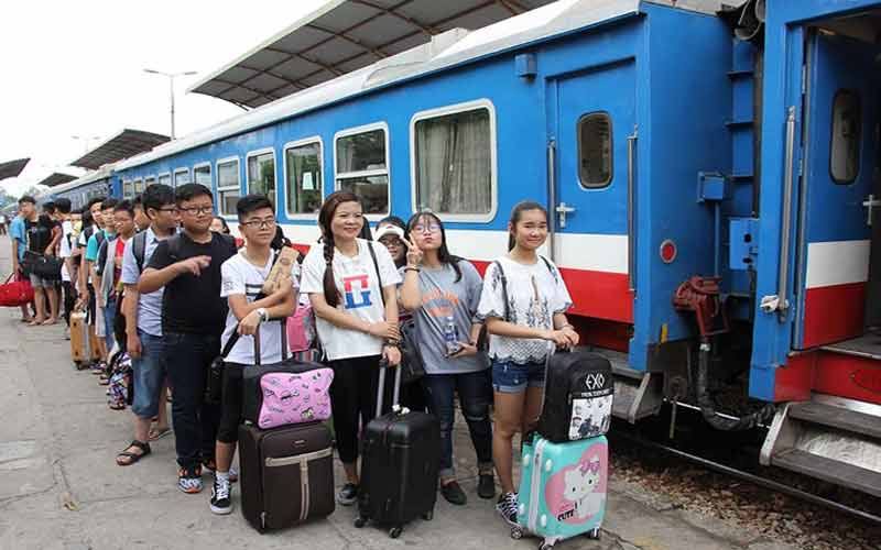 Hỗ trợ 10 vé tàu cho thí sinh các kỳ thi 2023