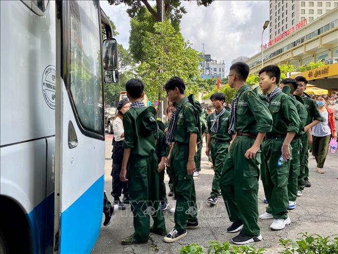 Hơn 100 học sinh tham gia chương trình Học kỳ quân đội