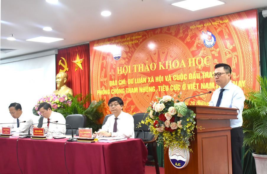 Báo chí, dư luận xã hội với đấu tranh phòng, chống tham nhũng, tiêu cực