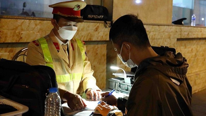 Ăn cơm rượu nếp sau bao lâu có thể lái xe