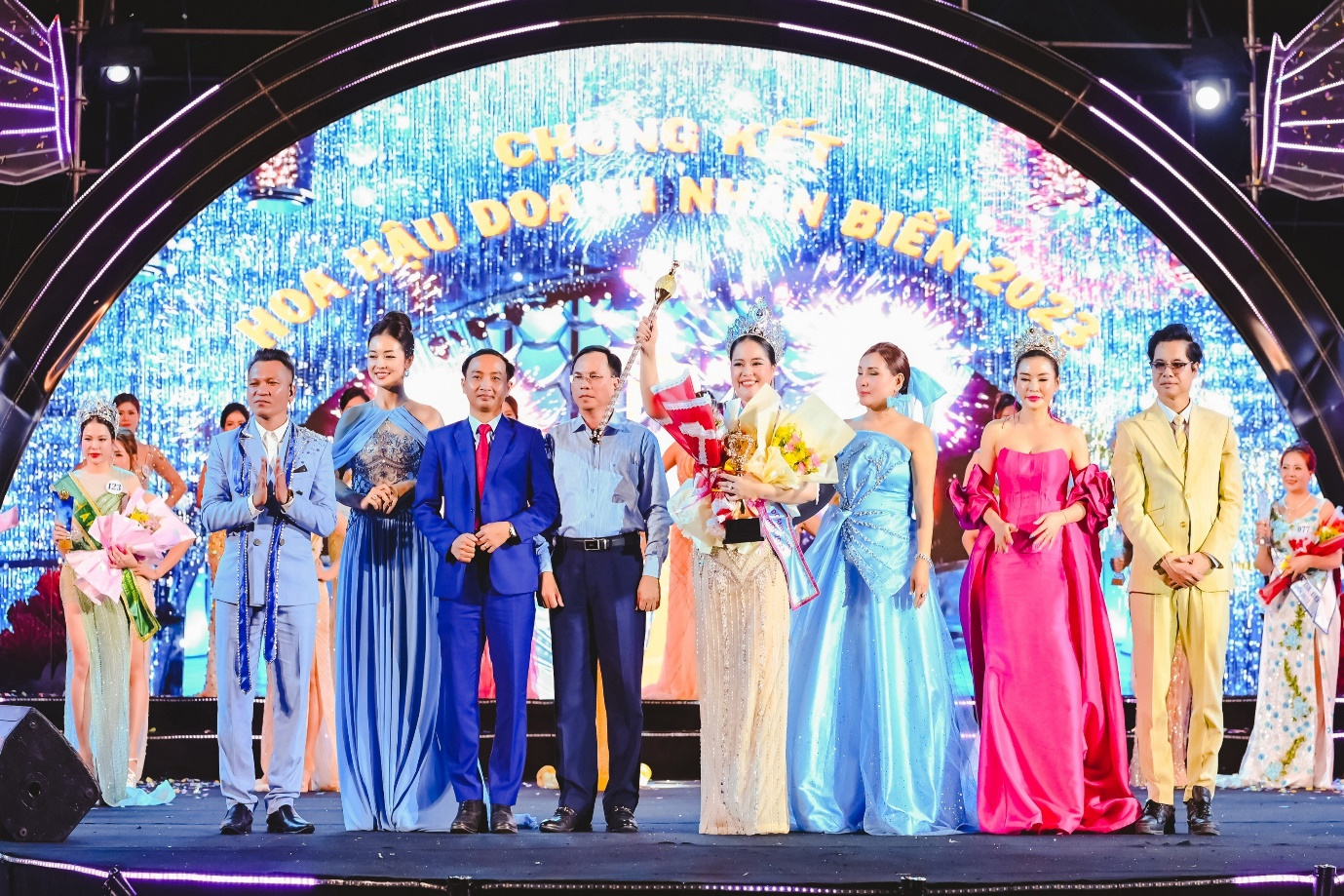 Trương Thị Tú Anh đăng quang Hoa hậu doanh nhân Biển 2023
