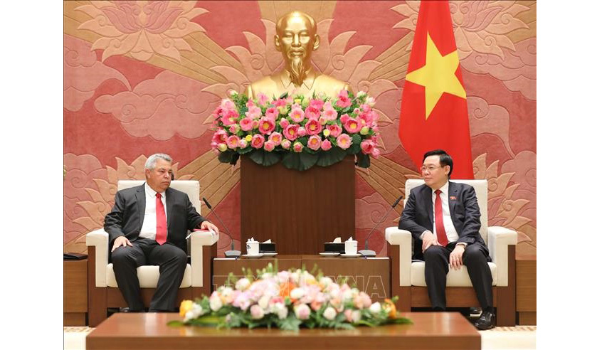 Chủ tịch Quốc hội Vương Đình Huệ tiếp Tổng Thư ký Trung tâm Những người lao động Cuba